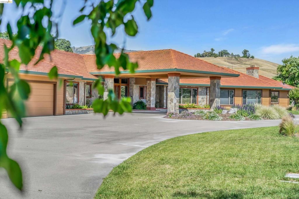 5885 Bruce Dr, Danville