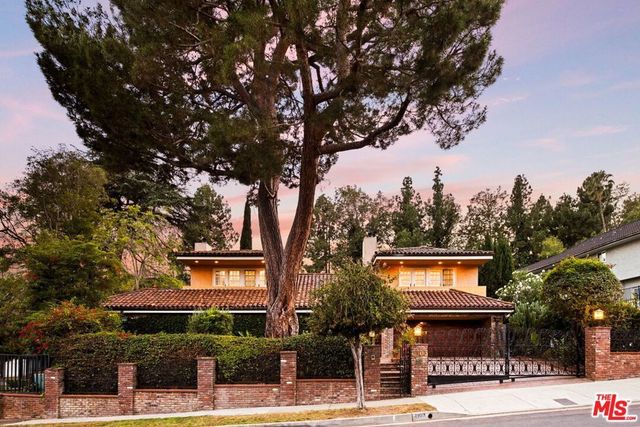 2103 N Hobart Boulevard, Los Angeles