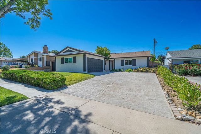 22514 Los Tigres, Saugus