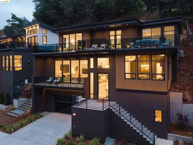 1667 Trestle Glen Rd, Oakland