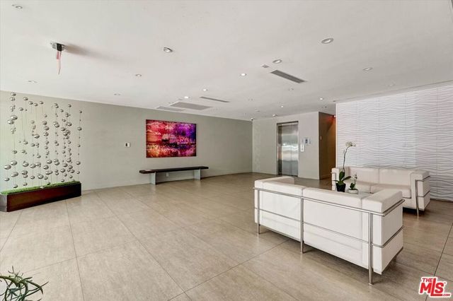 11657 Chenault Street # 202, Los Angeles