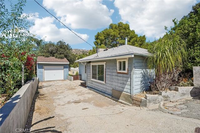 9305 Notre Dame, Chatsworth