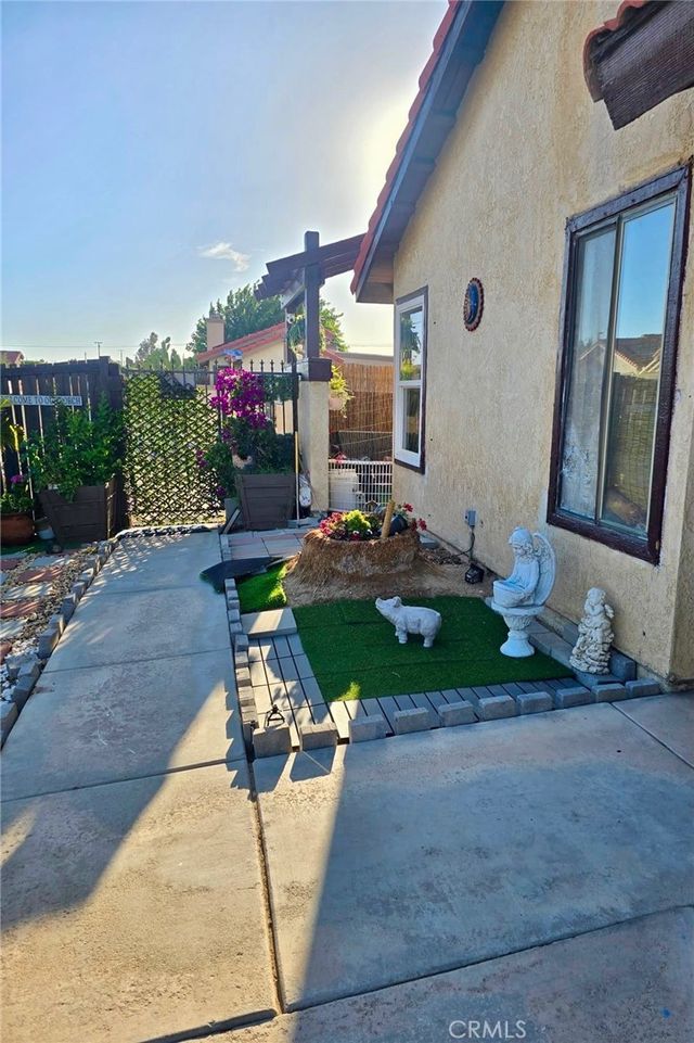 12205 Sixth, Victorville