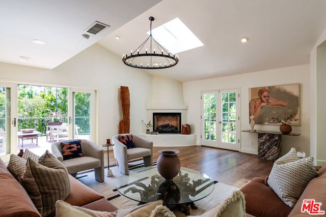 2216 E Live Oak Drive, Los Angeles