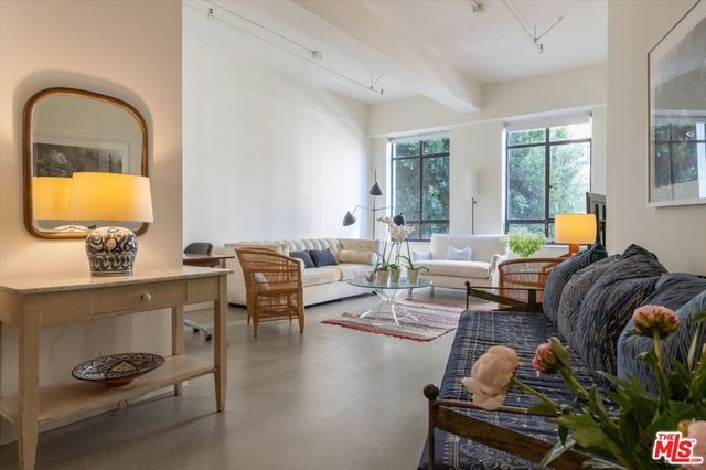 849 S Broadway # 202, Los Angeles