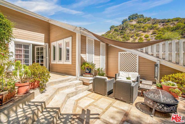 1647 N Beverly Glen Boulevard, Los Angeles