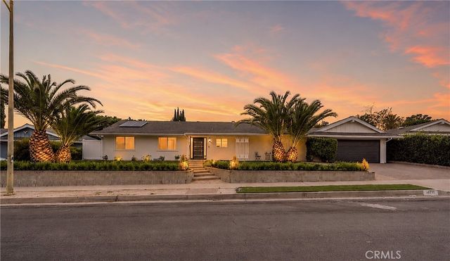 10111 Oso Avenue, Chatsworth