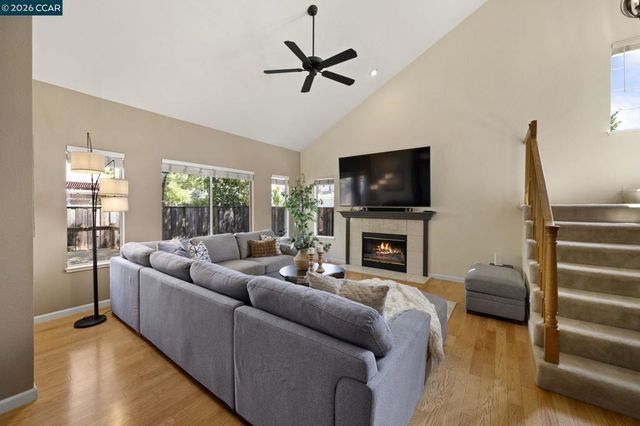 637 Julpun Loop, Clayton