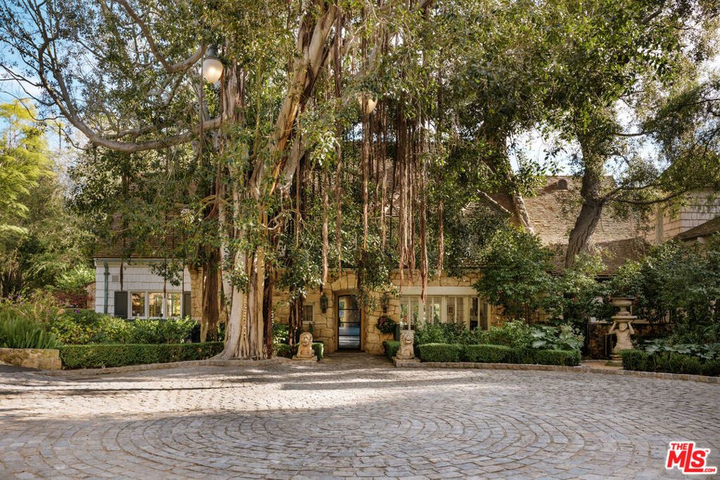 9631 Cedarbrook Drive, Beverly Hills