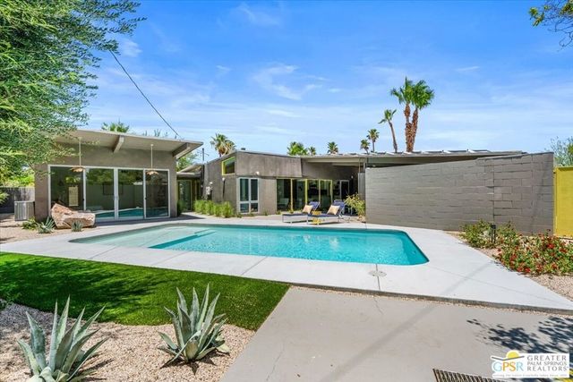2839 N Davis Way, Palm Springs