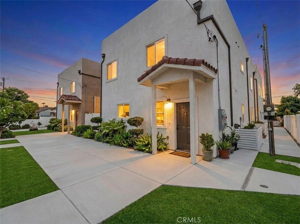 16623 Lake Avenue, Paramount