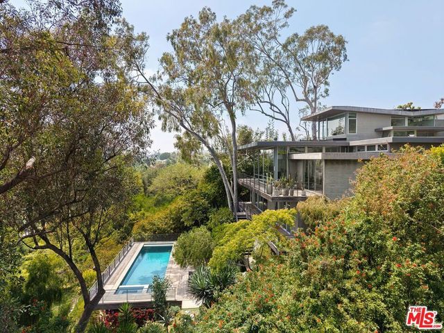 901 Kenter Way, Los Angeles