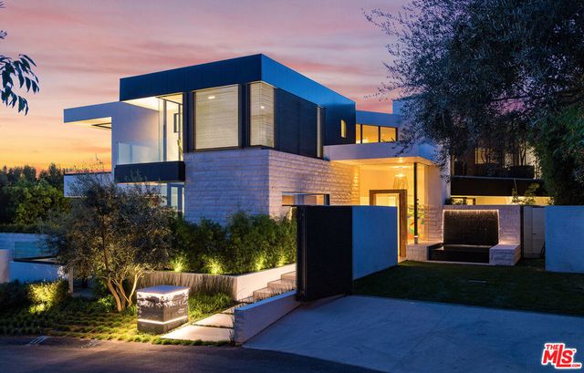 9133 Oriole Way, Los Angeles