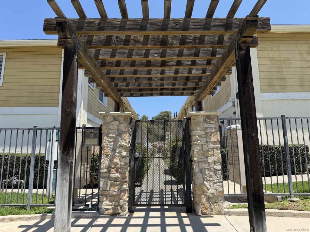 9220 Kenwood # F, Spring Valley