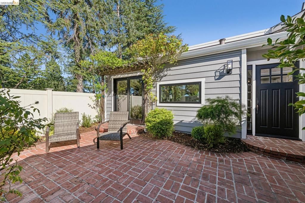 1912 Ascot Dr, Moraga