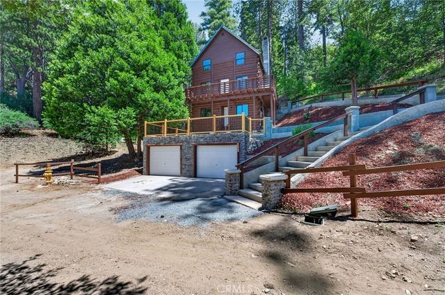 567 Maple Drive, Cedar Glen