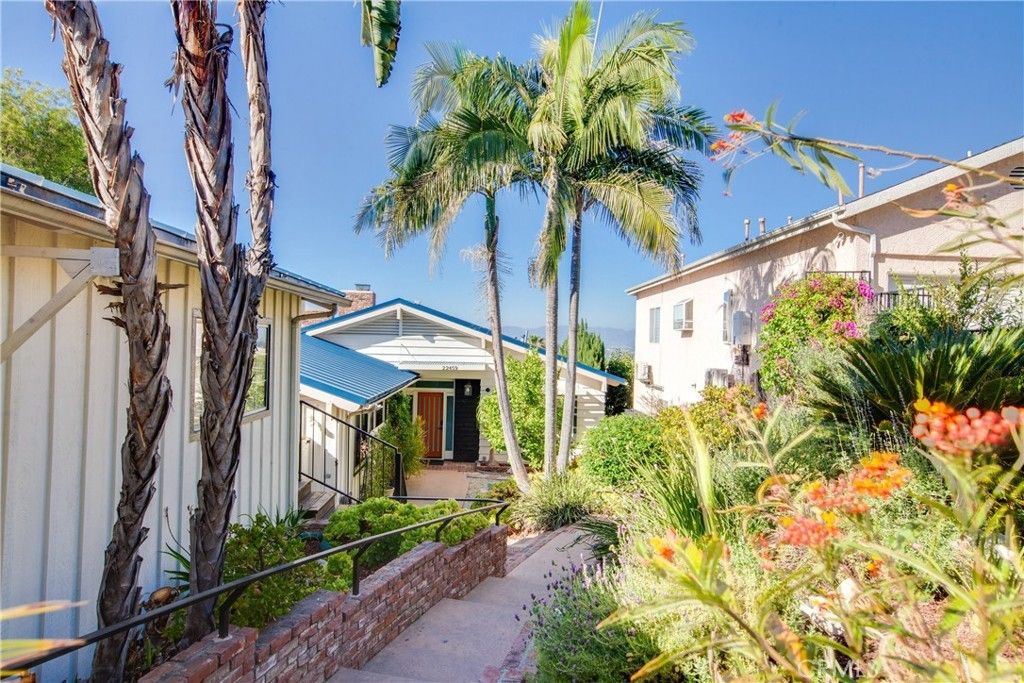 22459 Venido, Woodland Hills