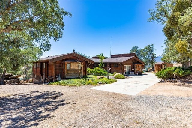 24087 Clover Spring, Tehachapi