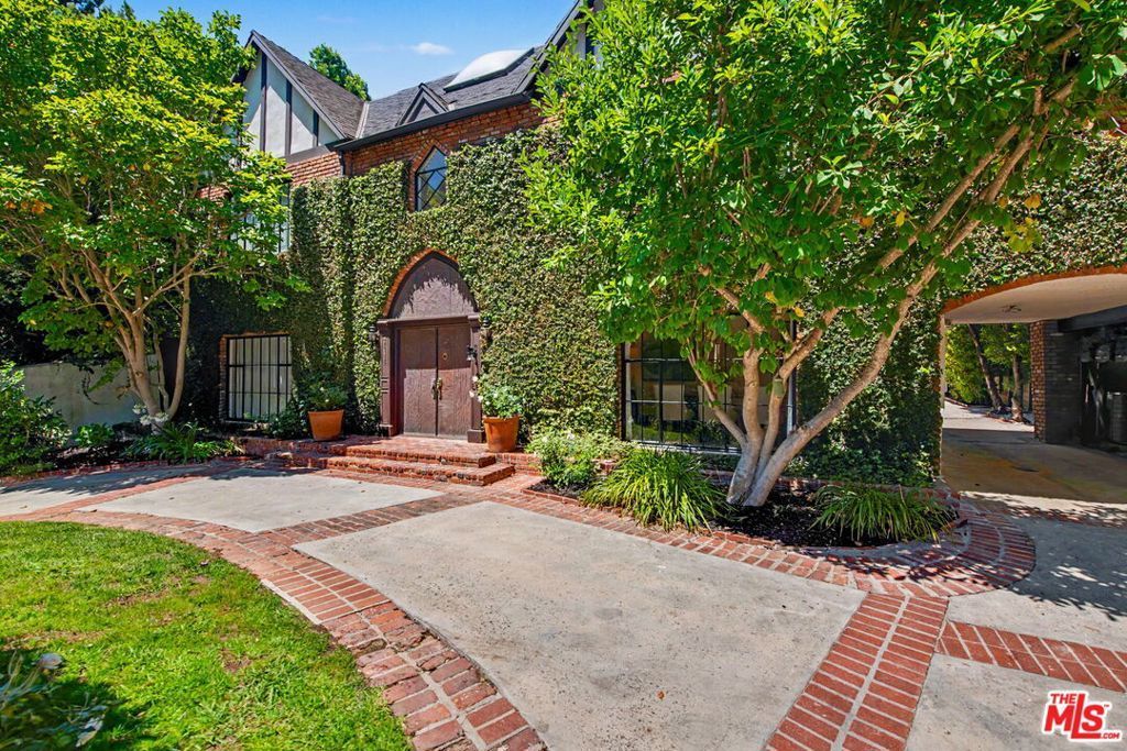 2411 Benedict Canyon Drive, Beverly Hills