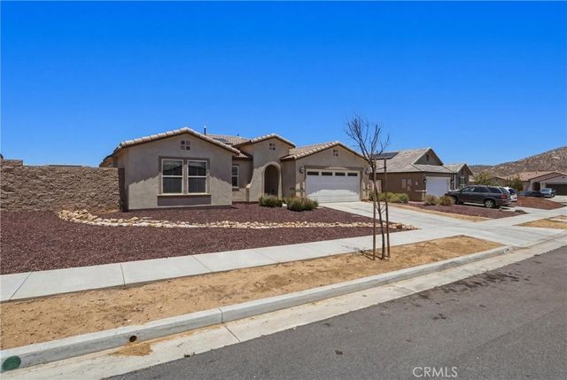 570 Farmstead, Hemet