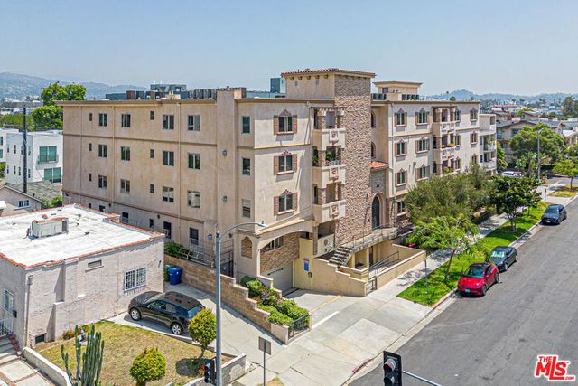 5057 Maplewood Avenue # Ph4, Los Angeles