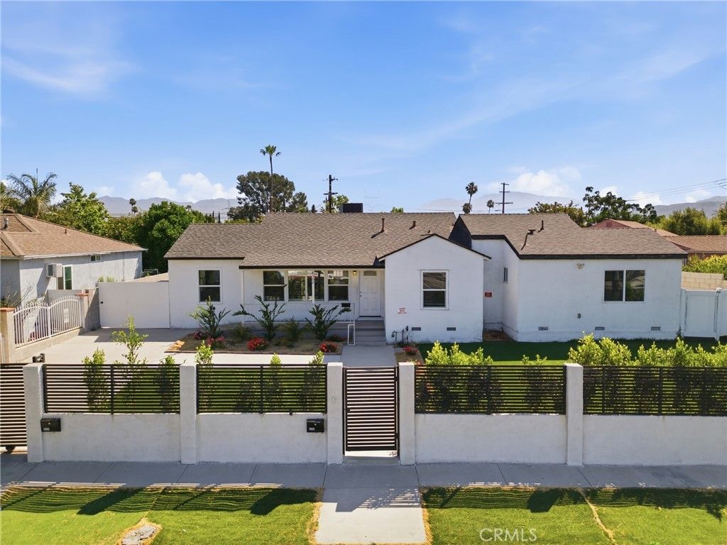 8302 Webb, Sun Valley