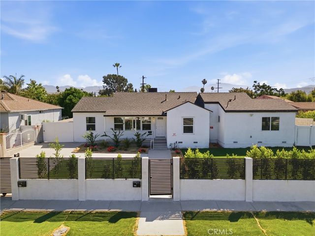 8302 Webb, Sun Valley
