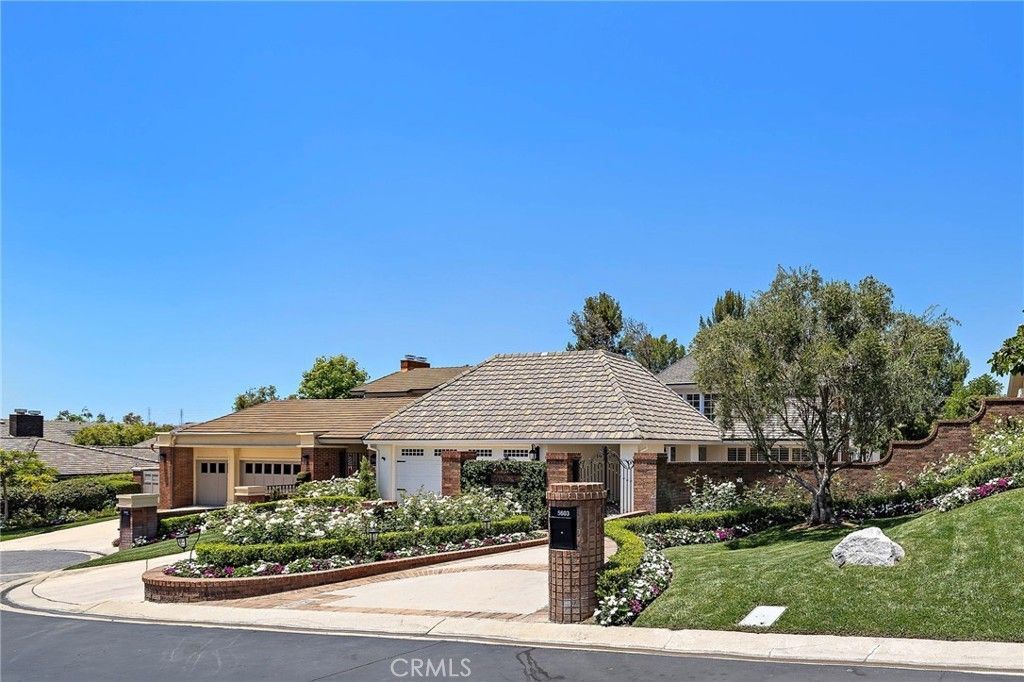 5603 E Crest De Ville, Orange