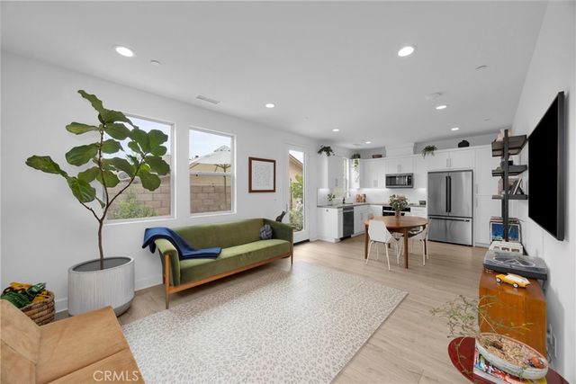 17544 Cameron # 102, Huntington Beach