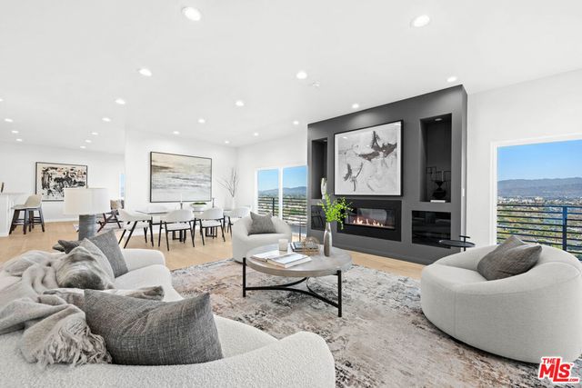 11725 Laurelwood Drive, Studio City