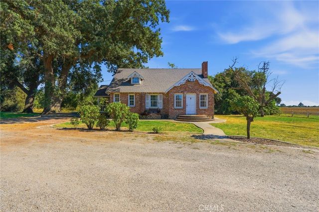 21530 Tiburico Avenue, Laton