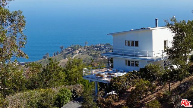 21733 Castlewood Drive, Malibu