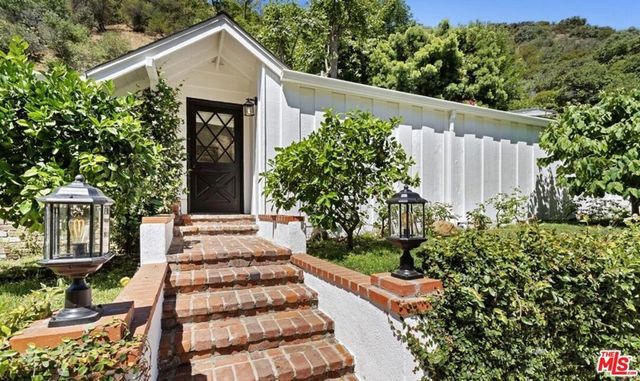 3933 Mandeville Canyon Road, Los Angeles