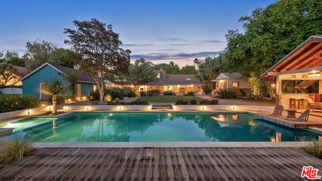 6101 Shoup Avenue, Woodland Hills