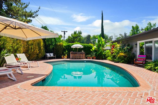 22429 Bessemer Street, Los Angeles