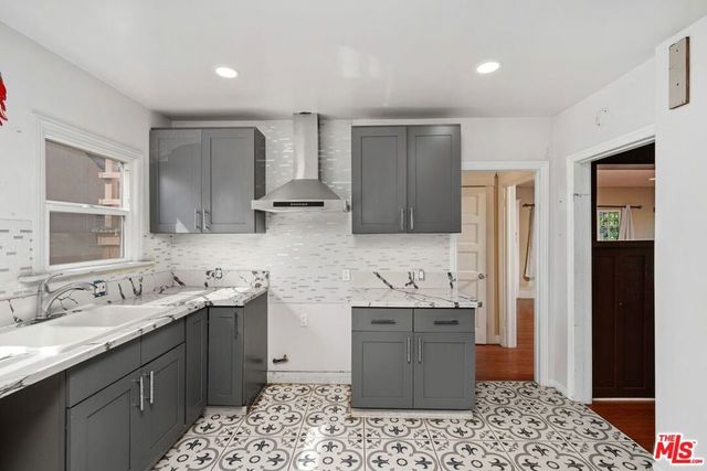 4812 Arlington Avenue, Los Angeles