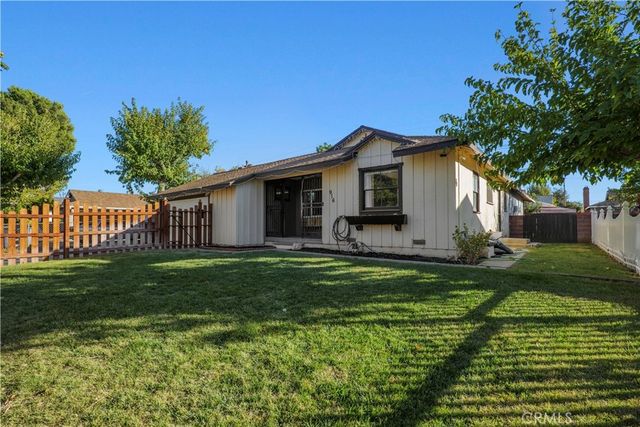 916 W Avenue J8, Lancaster