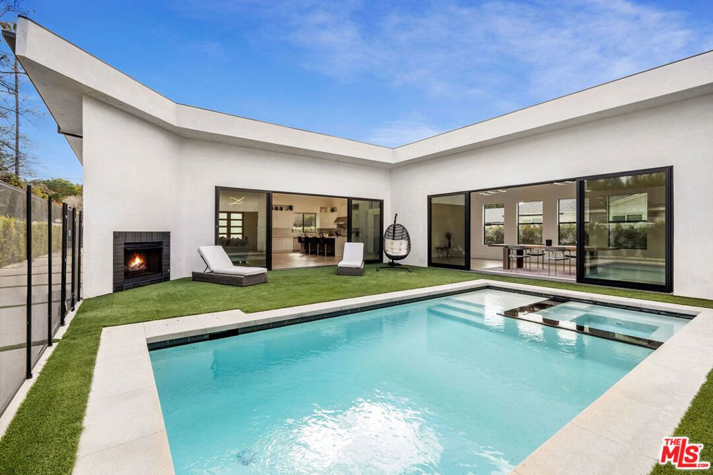 22931 Dolorosa Street, Woodland Hills