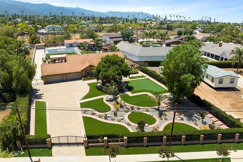 2785 State, Corona