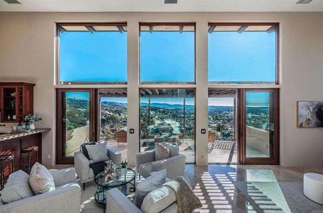 2362 Edgehill Road, Vista
