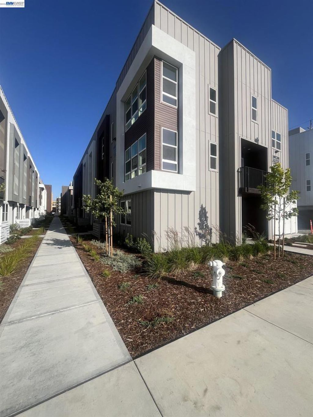 2015 Clement Avenue, Alameda