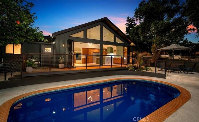 32 W Las Flores Drive, Altadena
