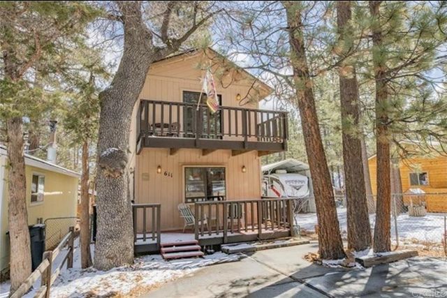 611 Spruce Lane, Sugarloaf