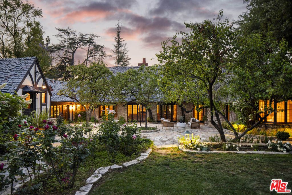 4934 Queen Florence Lane, Woodland Hills