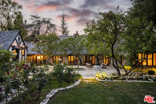 4934 Queen Florence Lane, Woodland Hills