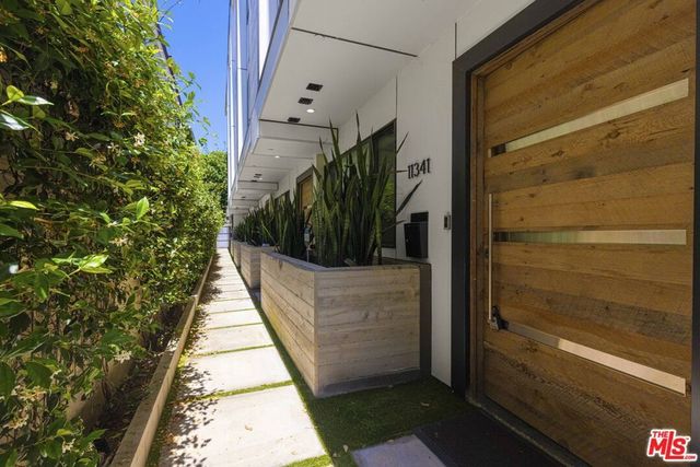 11341 Pearl Street, Los Angeles