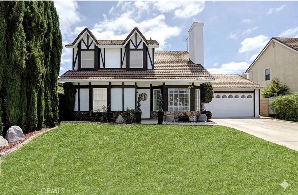 309 Burlington, Santa Ana