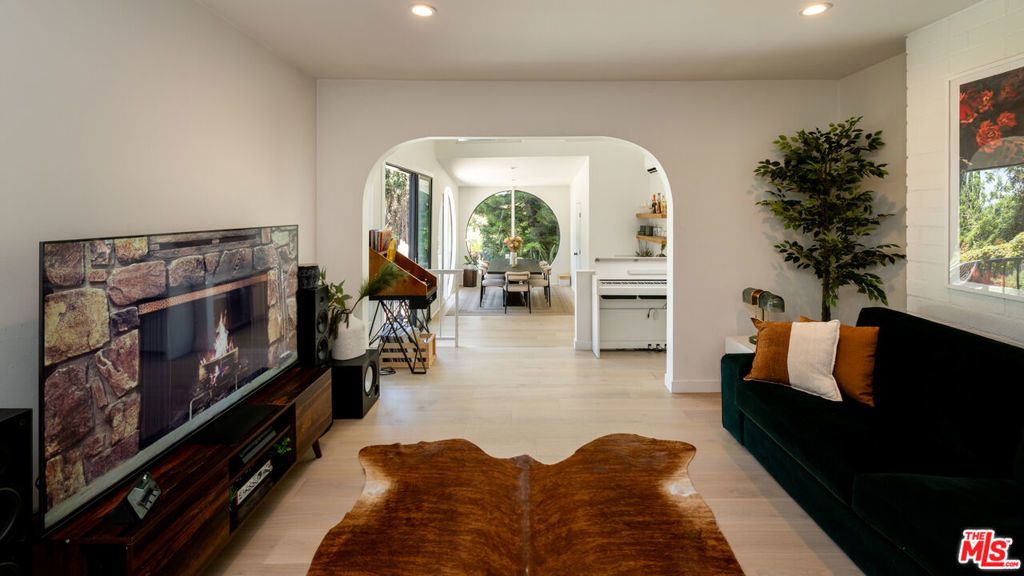 6014 Delphi Street, Los Angeles