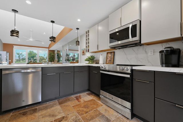 384 Running Springs Drive, Palm Desert