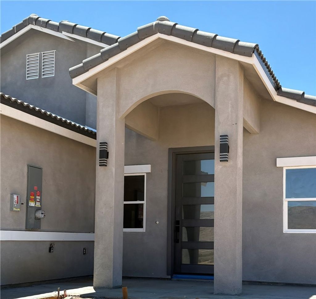 13928 Patomac Road, Apple Valley